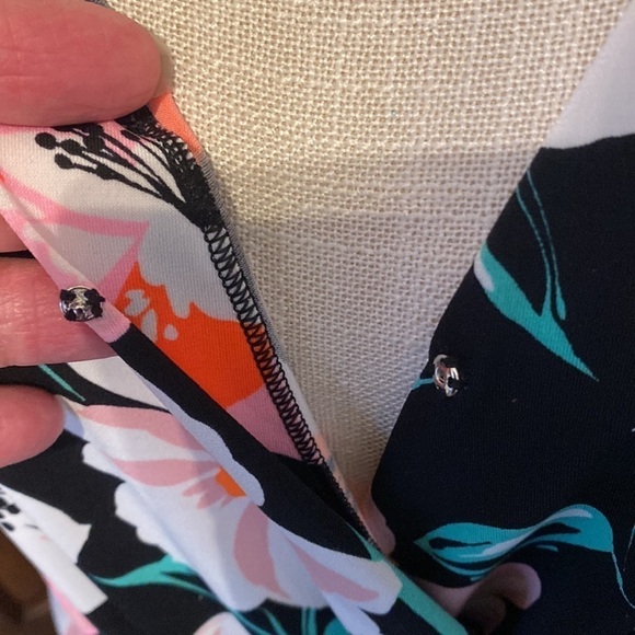 Express spaghetti strap floral crossover blouse - Picture 3 of 8